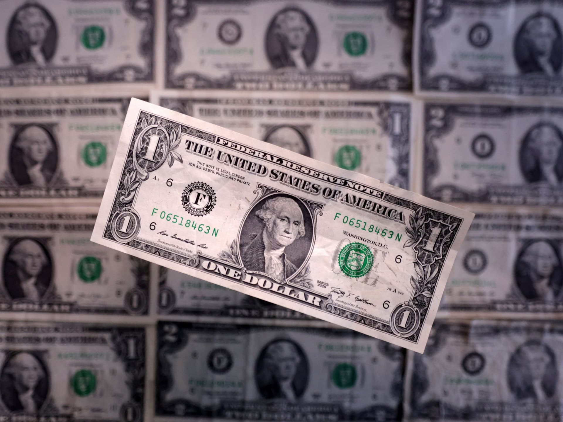 خسر 14% خلال 25 عاما.. رحلة تراجع الدولار في احتياطيات البنوك المركزية