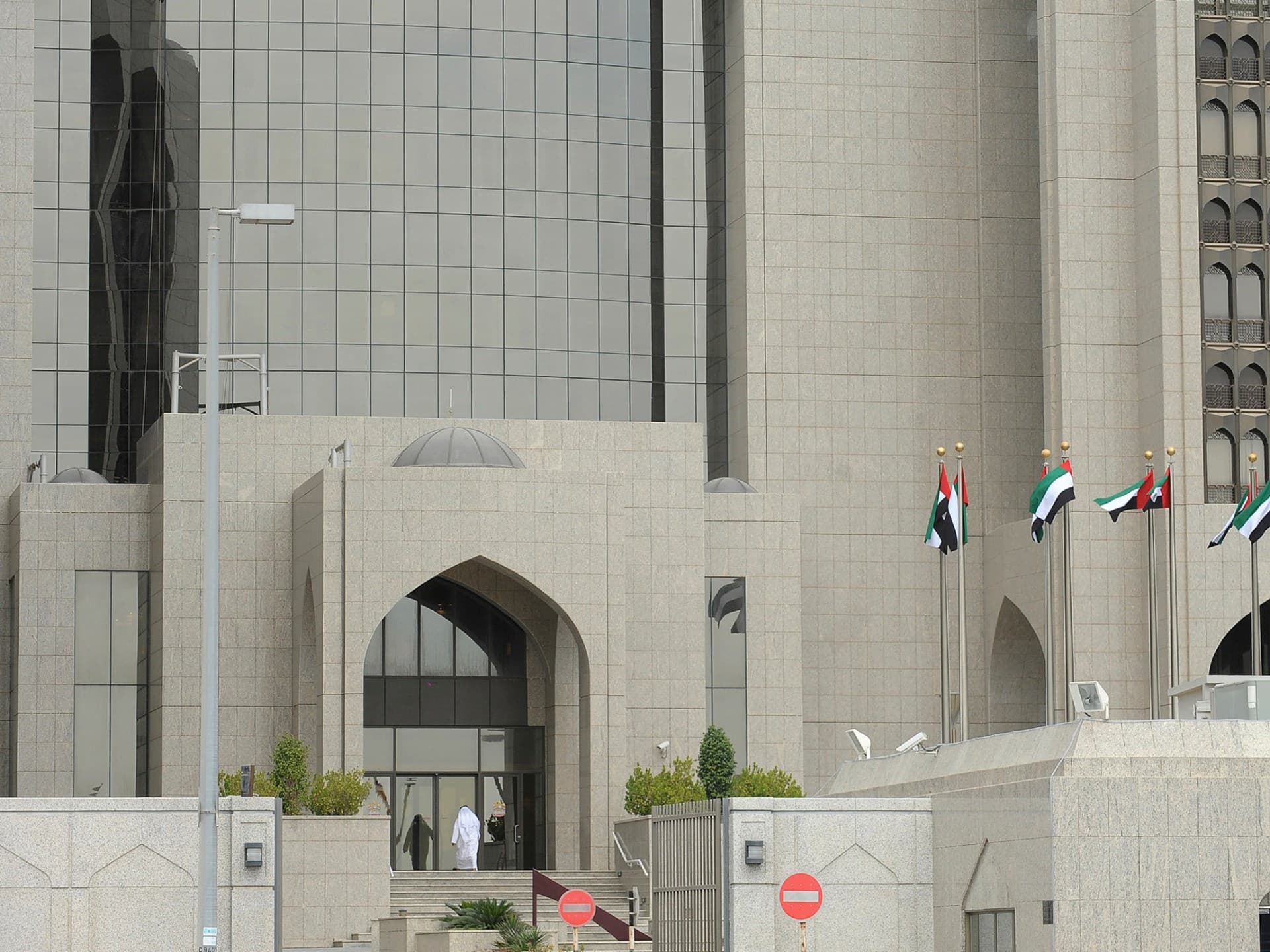 كالاس تحذر من تداعيات اقتصادية وخيمة لإغلاق مضيق باب المندب