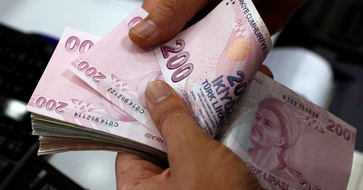 أبل ترفع أسعار آيفون.. وشركات الاتصالات تحاول تخفيف أثر الزيادة