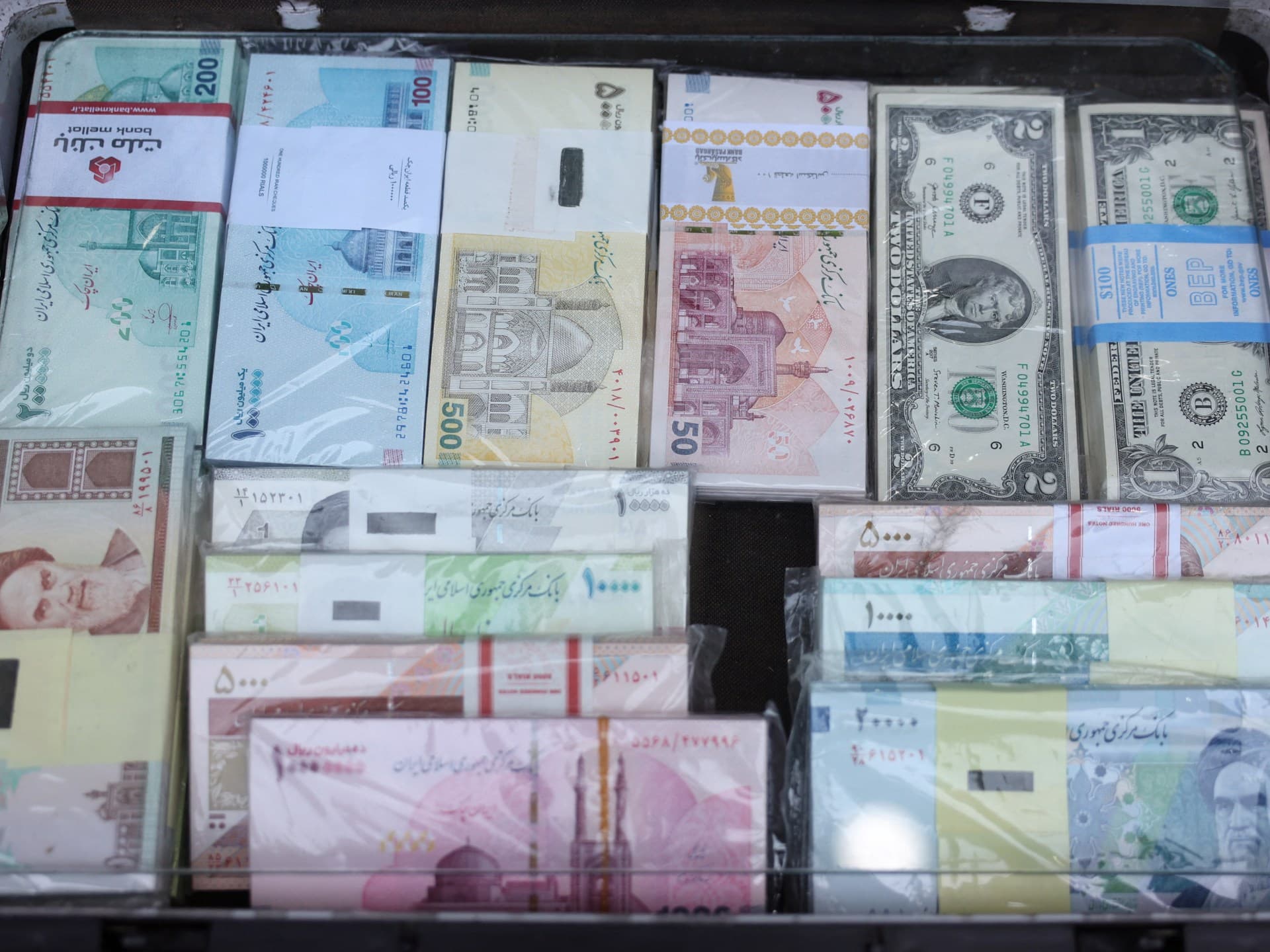 لماذا تتزايد النزاعات المالية بين الأشقاء في بريطانيا؟