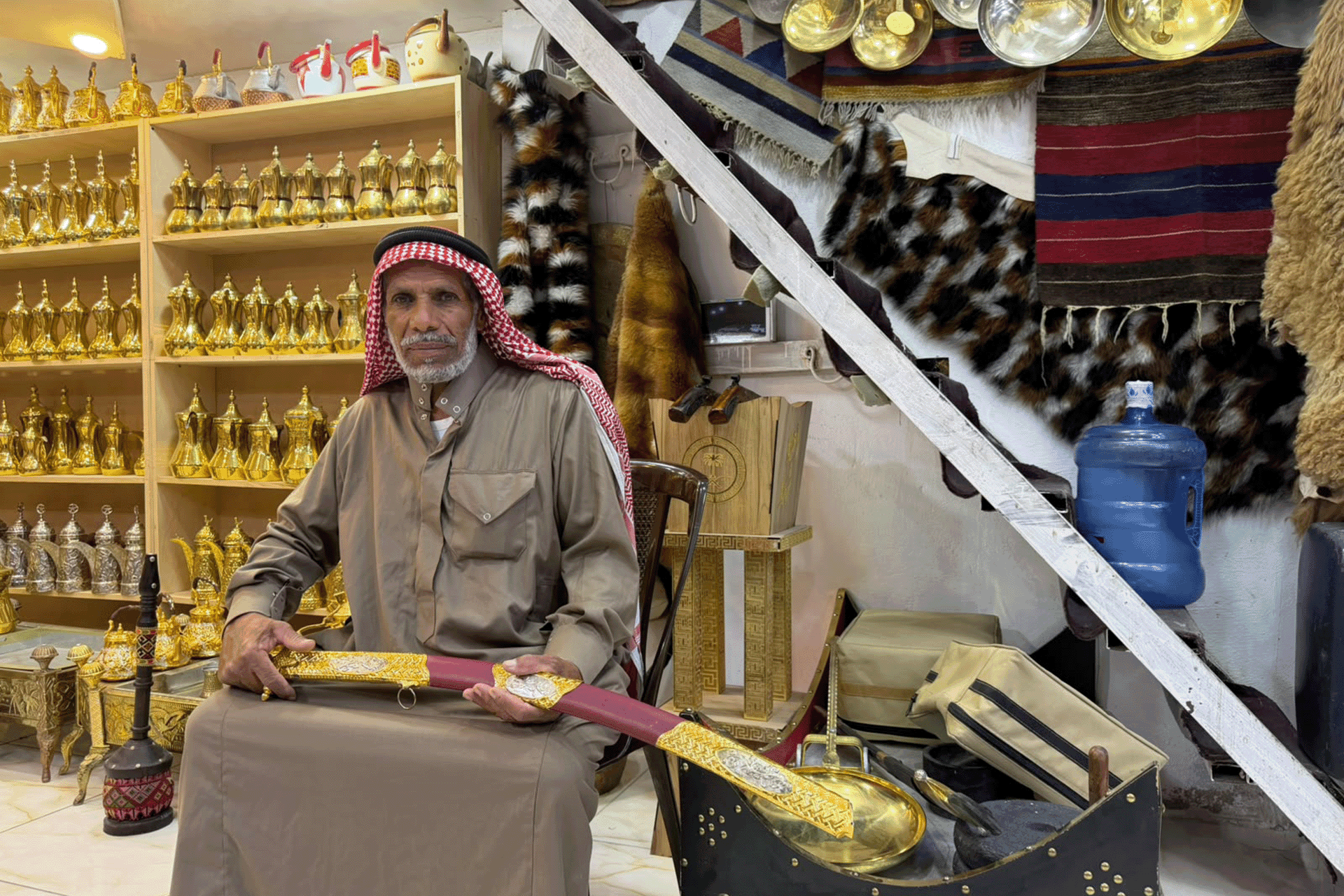 "شارع البدو"في المفرق.. سوق قديم يحرس ذاكرة البادية الأردنية