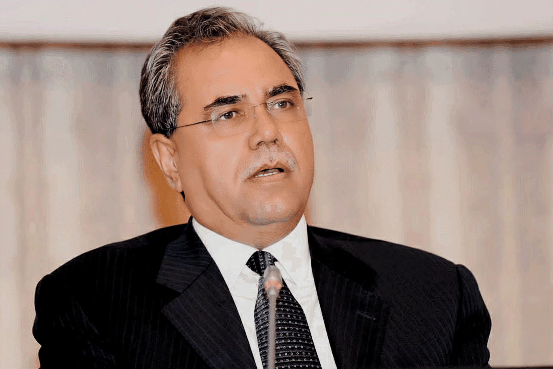عبد الله إبراهيم.. السردية العربية جديرة بالاستنطاق.. و"المطابقة"مع الماضي أو الغرب تعطل الفاعلية التاريخية