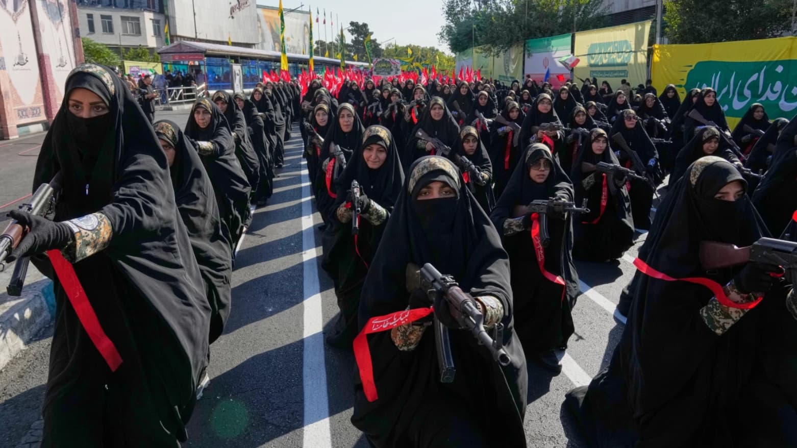 طهران تشهد أضخم تجمع تعبوي منذ اندلاع الحرب