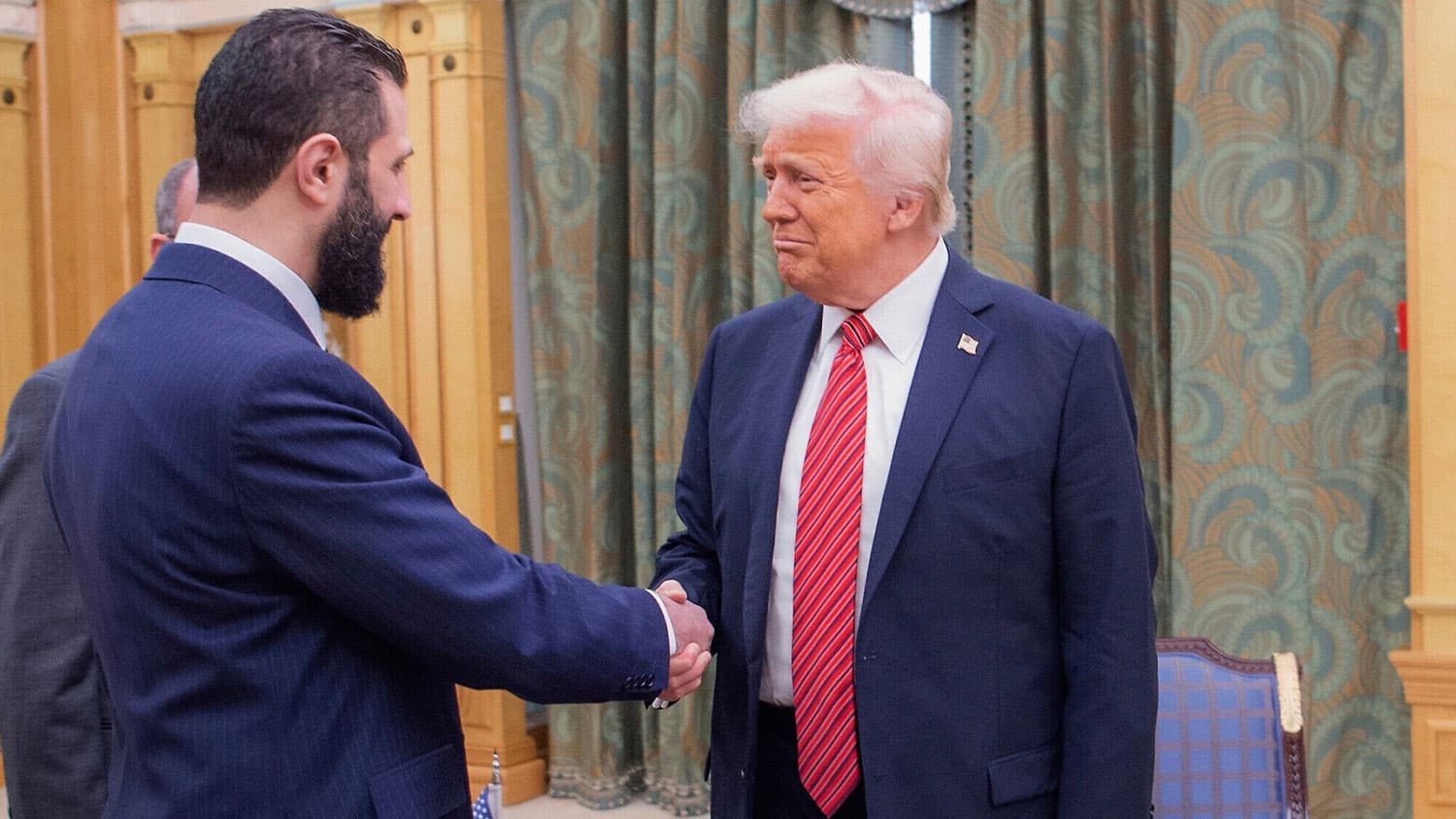 الشرع يكشف كواليس حواره مع ترامب حول الجولان: "امنح نيوجيرسي لإسرائيل بدلاً من أرض لا تملكها"