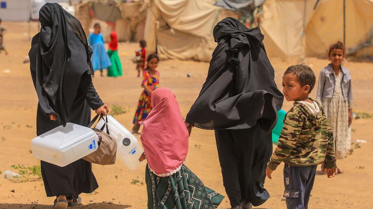 الهجرة الدولية: تصاعد معارك الساحل الغربي يُشرد أكثر من 145 ألف يمني