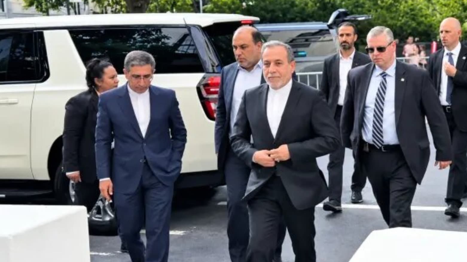 طهران تقترح إعادة فتح مضيق هرمز مقابل إنهاء الحرب والإفراج عن أموالها