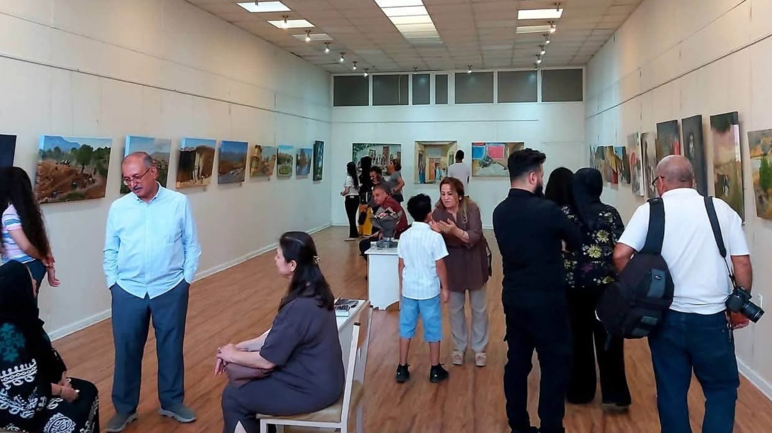 لە سلێمانی نەجات چیمەنی پێشانگەی "شارەکەم"ی کردەوە