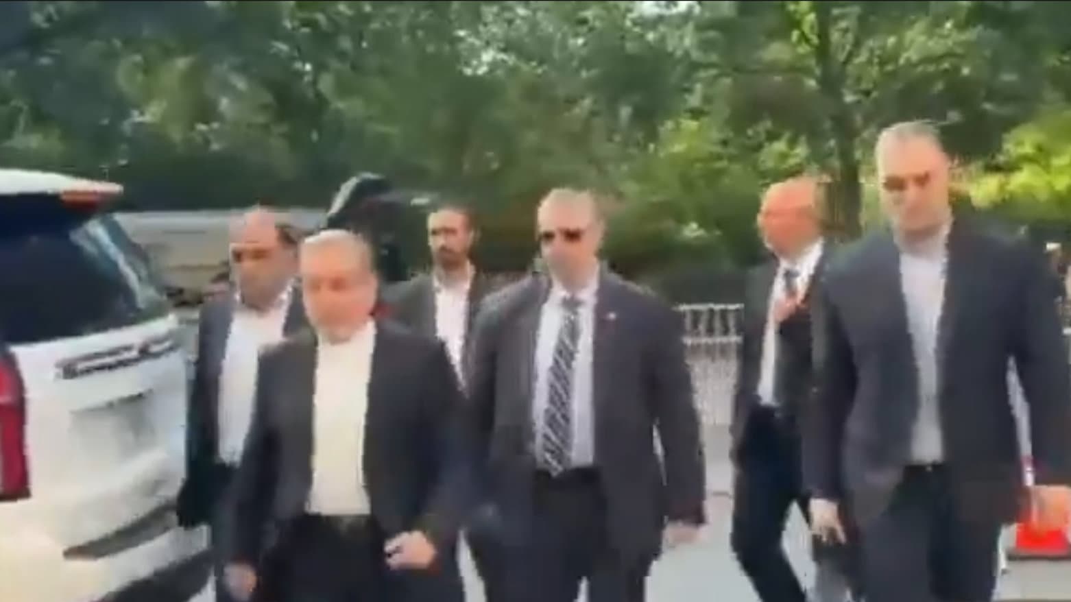 ئەمریکا کڕینی کەلوپەلی گرانبەها لە دیپلۆماتکار و بەرپرسانی ئێران قەدەخە دەکات