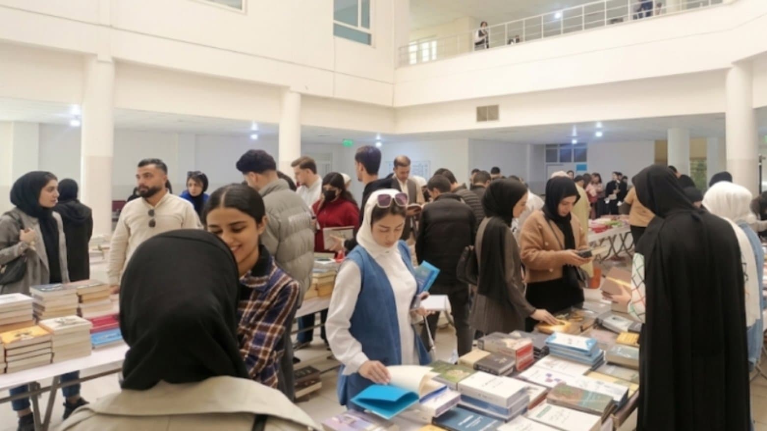 لە کەلار پێشانگەی کتێب کرایەوە