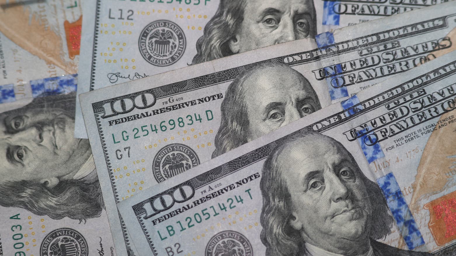 Iraqi Lawmaker Links Dinar Slide to Reduced Dollar Shipments