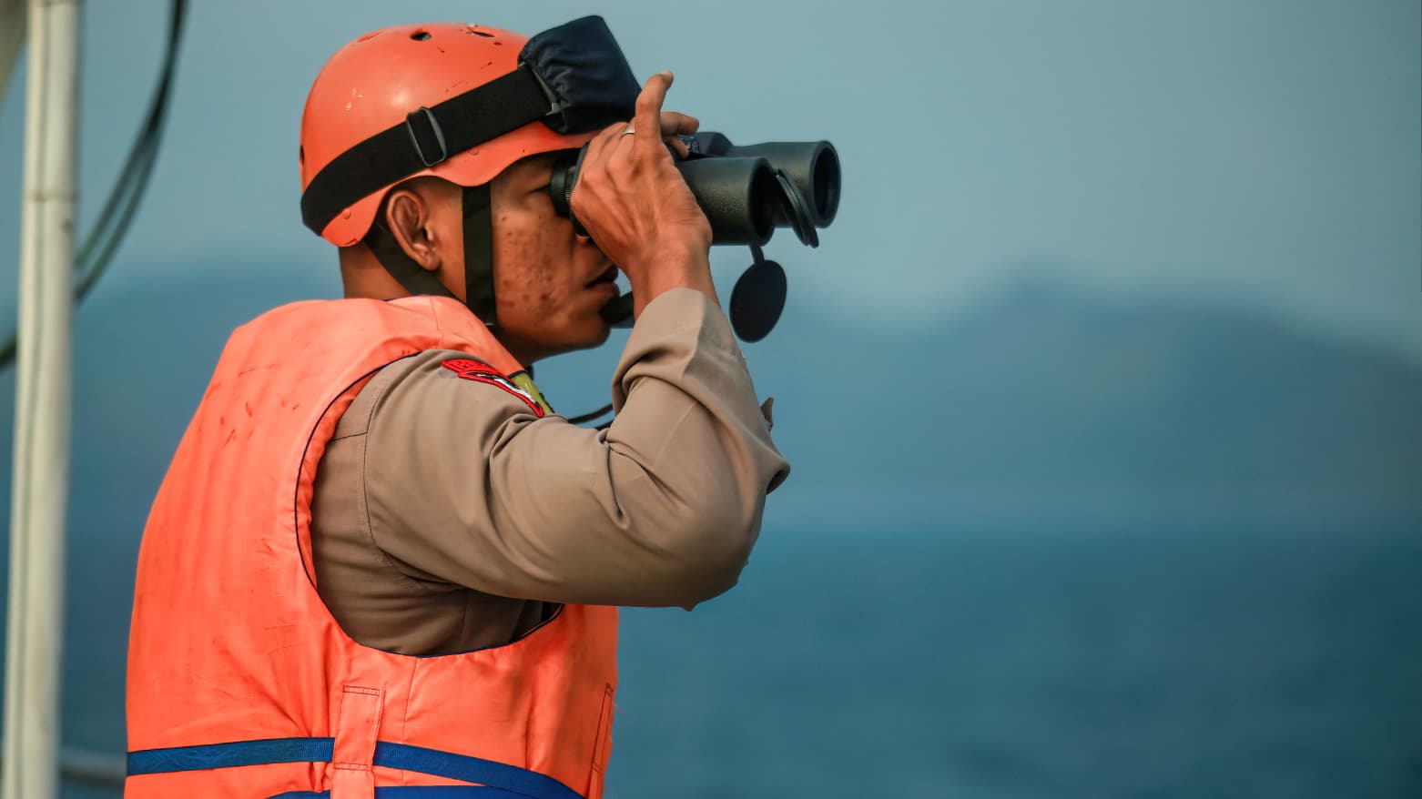 One Dead and More Than 100 Rescued After Ferry Sinks off Indonesia
