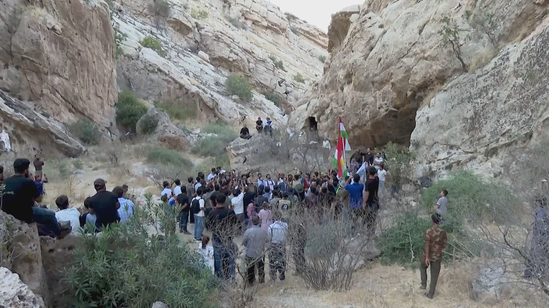 Kurdish Youth Release 400 Birds on Mount Maqloub