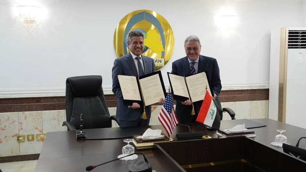 العراق والولايات المتحدة يوقعان اتفاق تسليم موقع الدعم الدبلوماسي في مطار بغداد الدولي