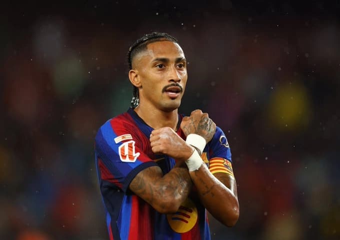 برشلونة يقترب من تجديد عقود ثلاثة لاعبين