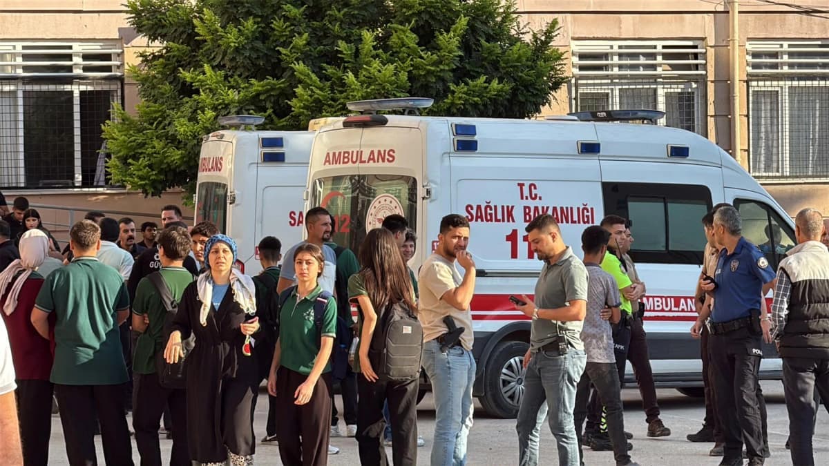 إصابة ثمانية أشخاص بإطلاق نار أمام مدرسة في تركيا