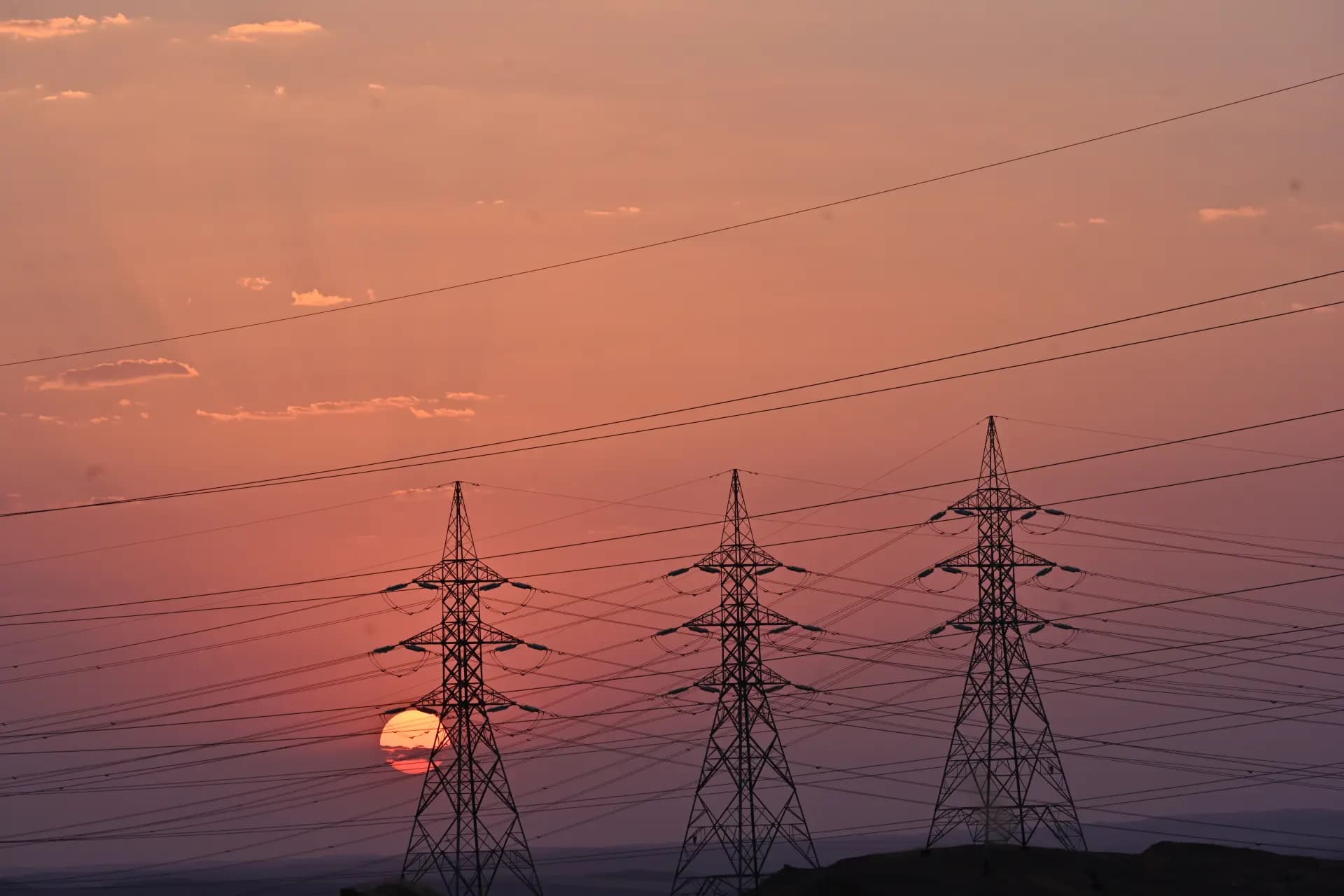 دانیشتووانی گەڕەکی رۆشنبیریی هەولێر: رۆژانە 4 بۆ 6 کاژێر کارەبای موەلیدەمان هەیە