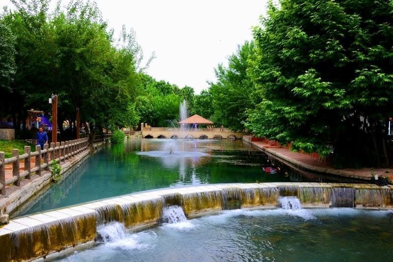 کارەبای ژمارەیەک دووکان و کافتریای سەرچناری سلێمانی بڕاوە