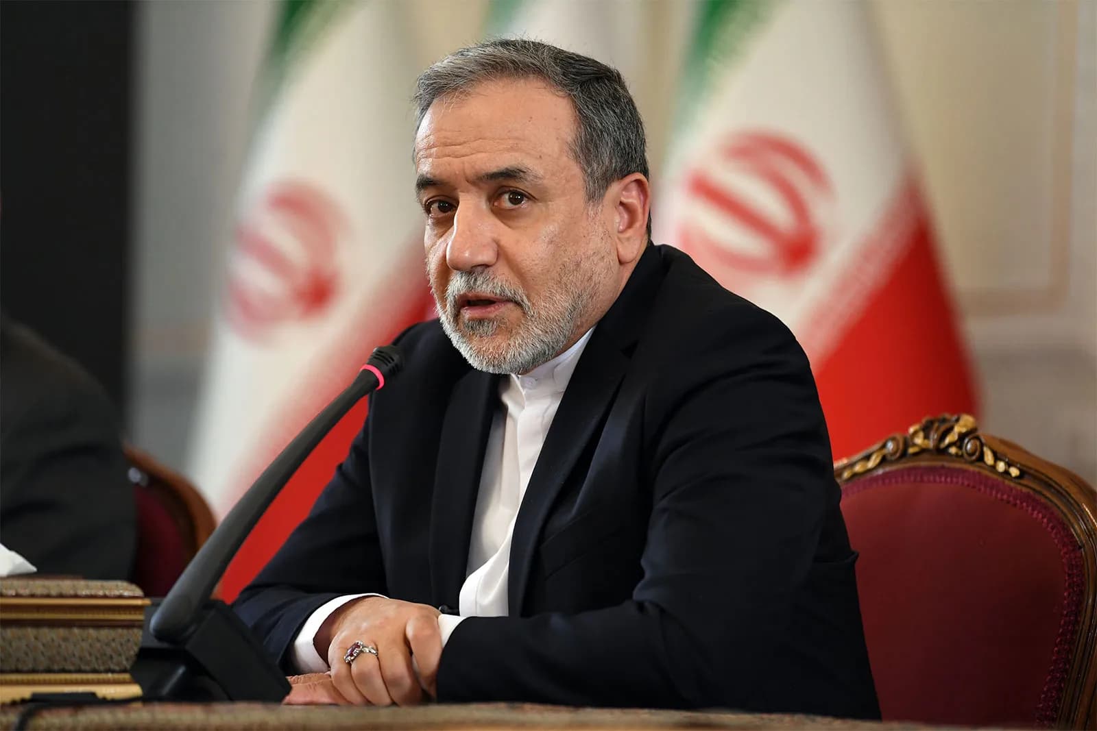 عێراقچی: بە گەڕانەوەی ئەمریکا بۆ رێککەوتننامەی ئیسلامئاباد تەنگەی هورمز دەکەینەوە