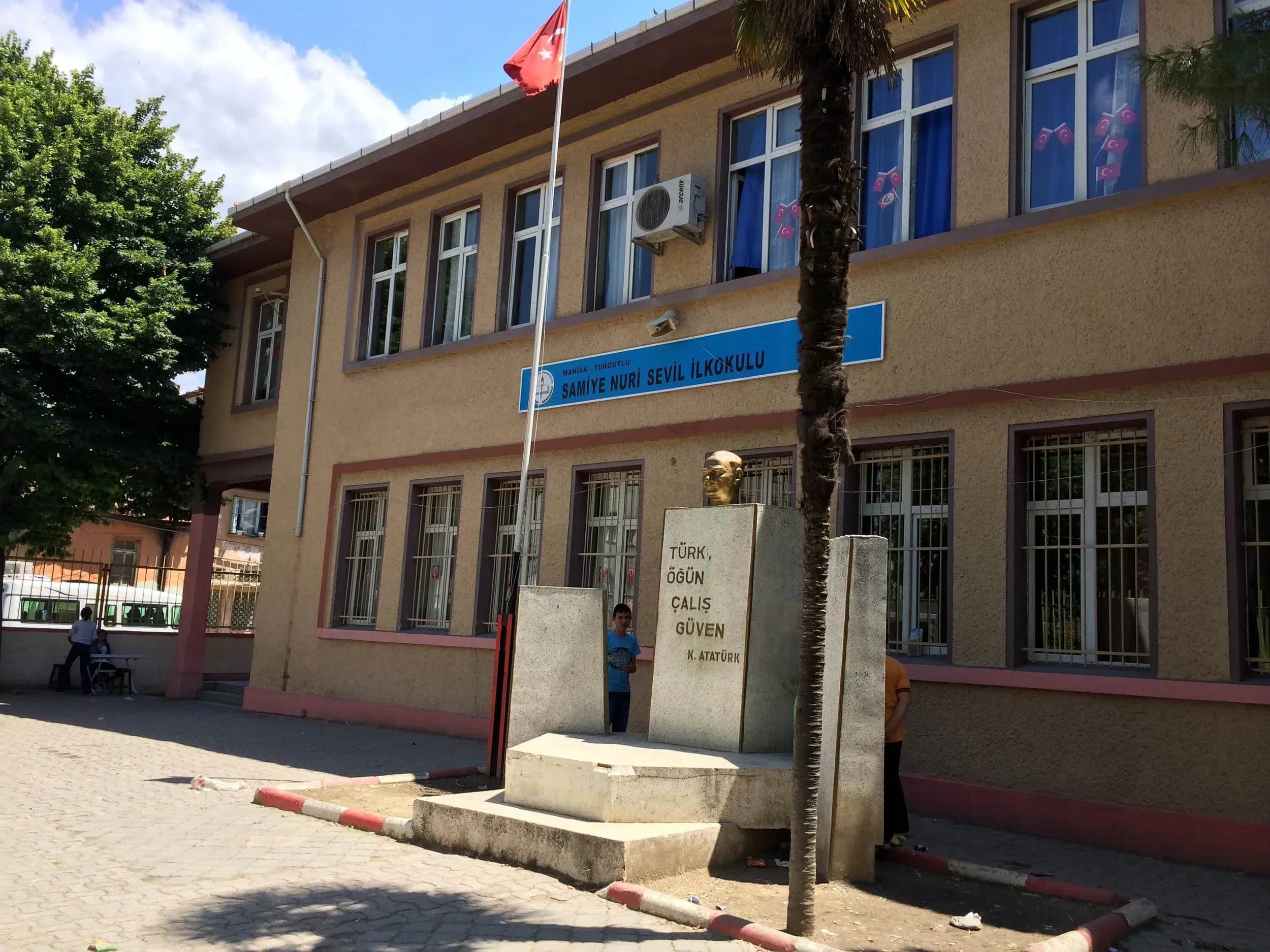 لە تورکیا 27 کەس دەستگیرکران کە "بەنیازبوون هێرش بکەنە سەر 3 قوتابخانە"