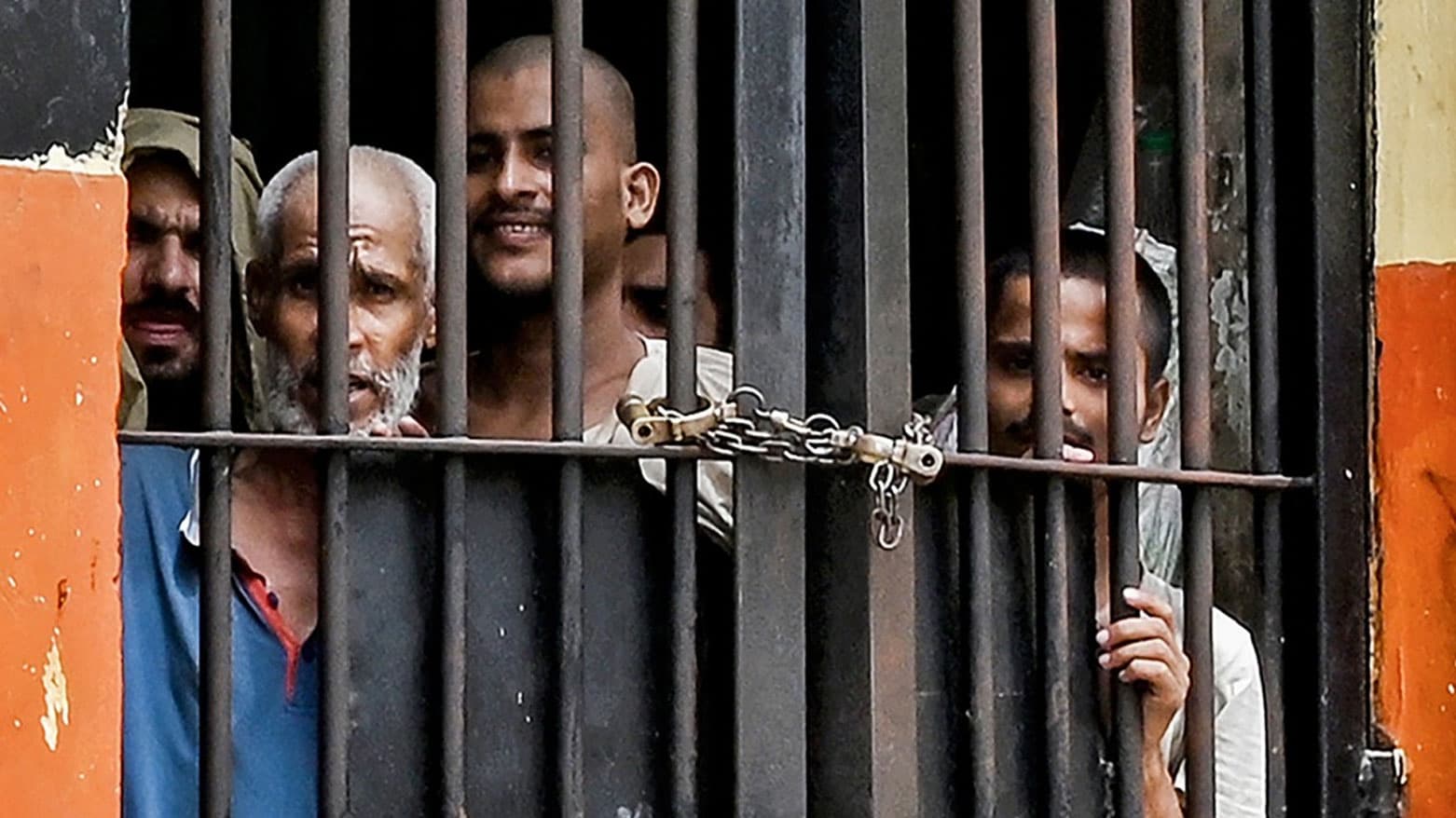 إيران تتسلم 48 من سجنائها في العراق تمهيداً لنقل 159 آخرين الأحد المقبل