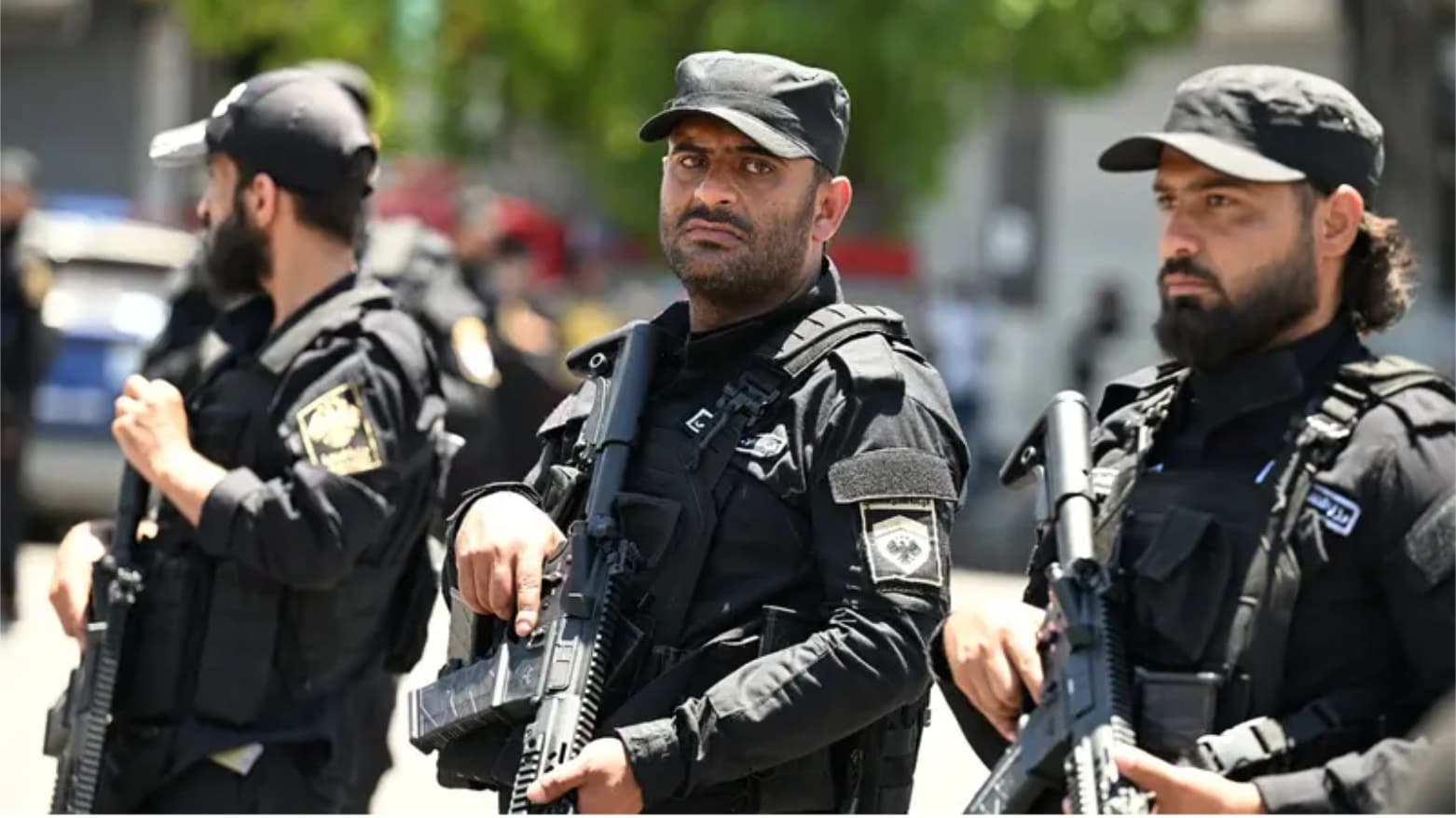 مقتل ثلاثة عناصر أمن سوريين باشتباكات في درعا وفرض حظر للتجوال