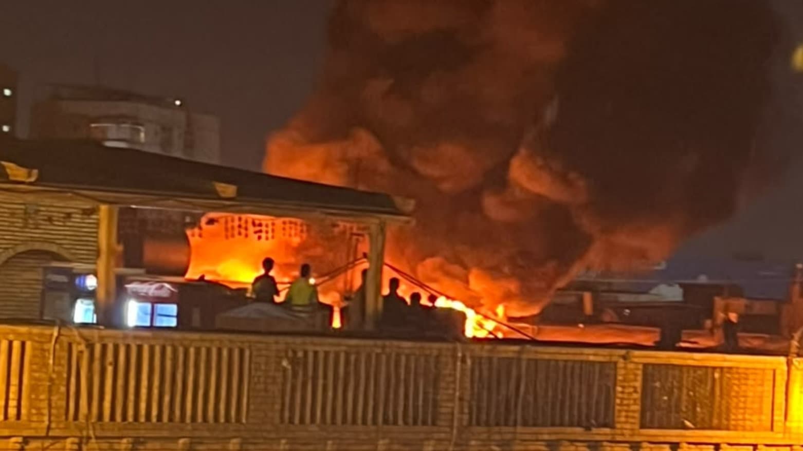الدفاع المدني في أربيل يسيطر على حريق اندلع قرب سوق القيصرية ومقهى "مچكو"