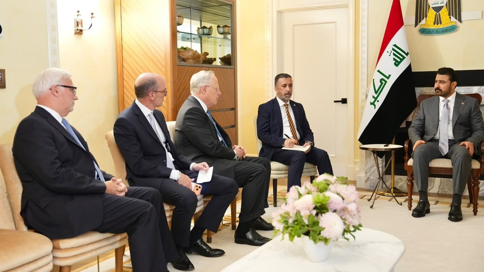 الزيدي يجري سلسلة مباحثات مع صندوق النقد وشركات الطاقة الأمريكية