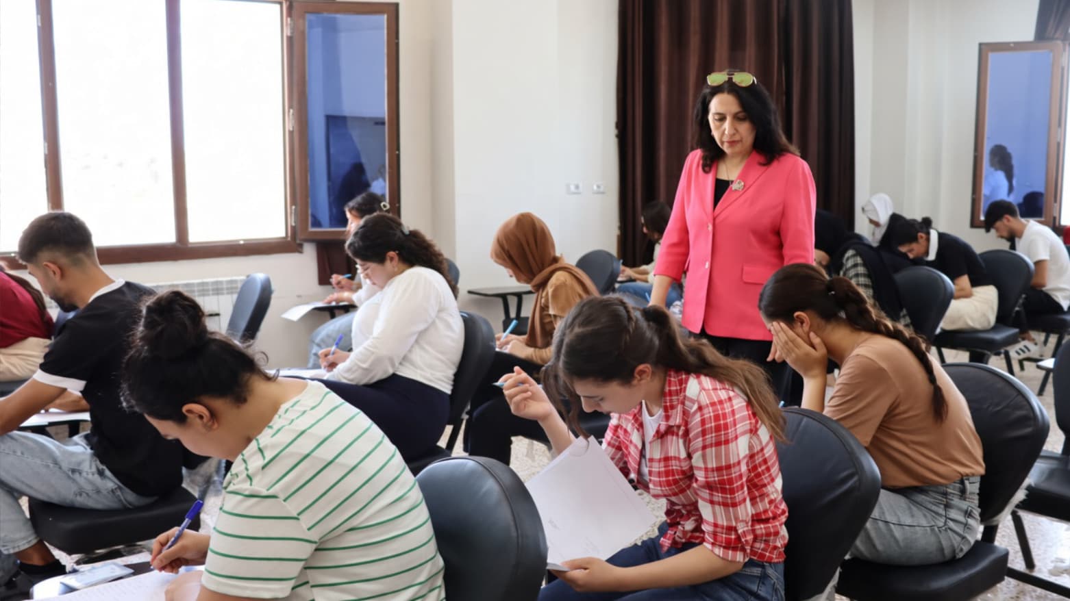 مامۆستایانی زانکۆی کۆبانێ لە رێگەیـەوە هۆشداری لە پەککەوتنی خوێندن دەدەن