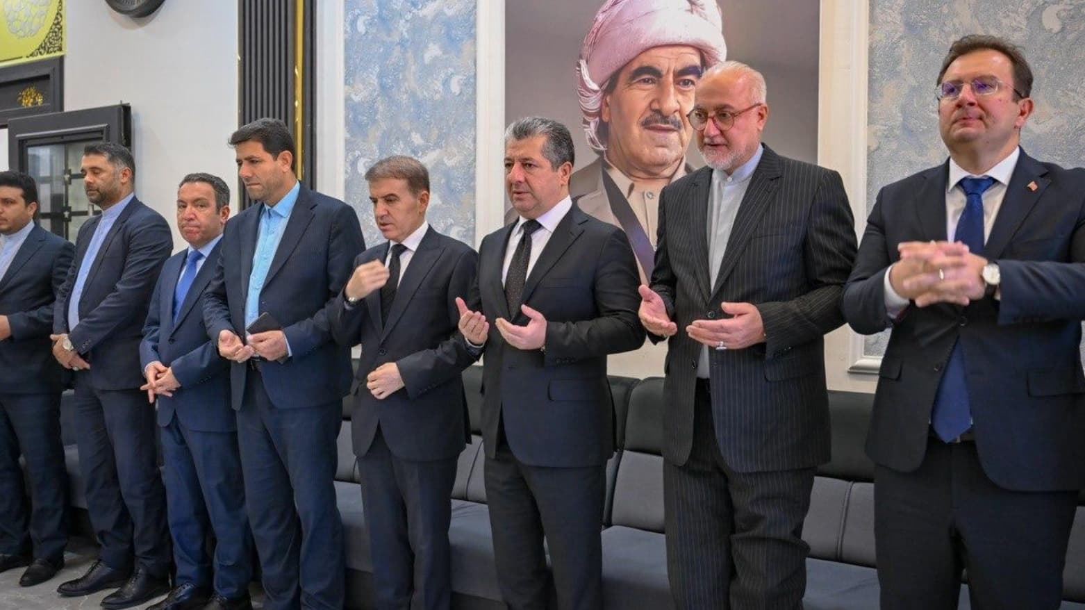 مەسرور بارزانی سەرەخۆشی لە بنەماڵەی هێمن هەورامی دەکات