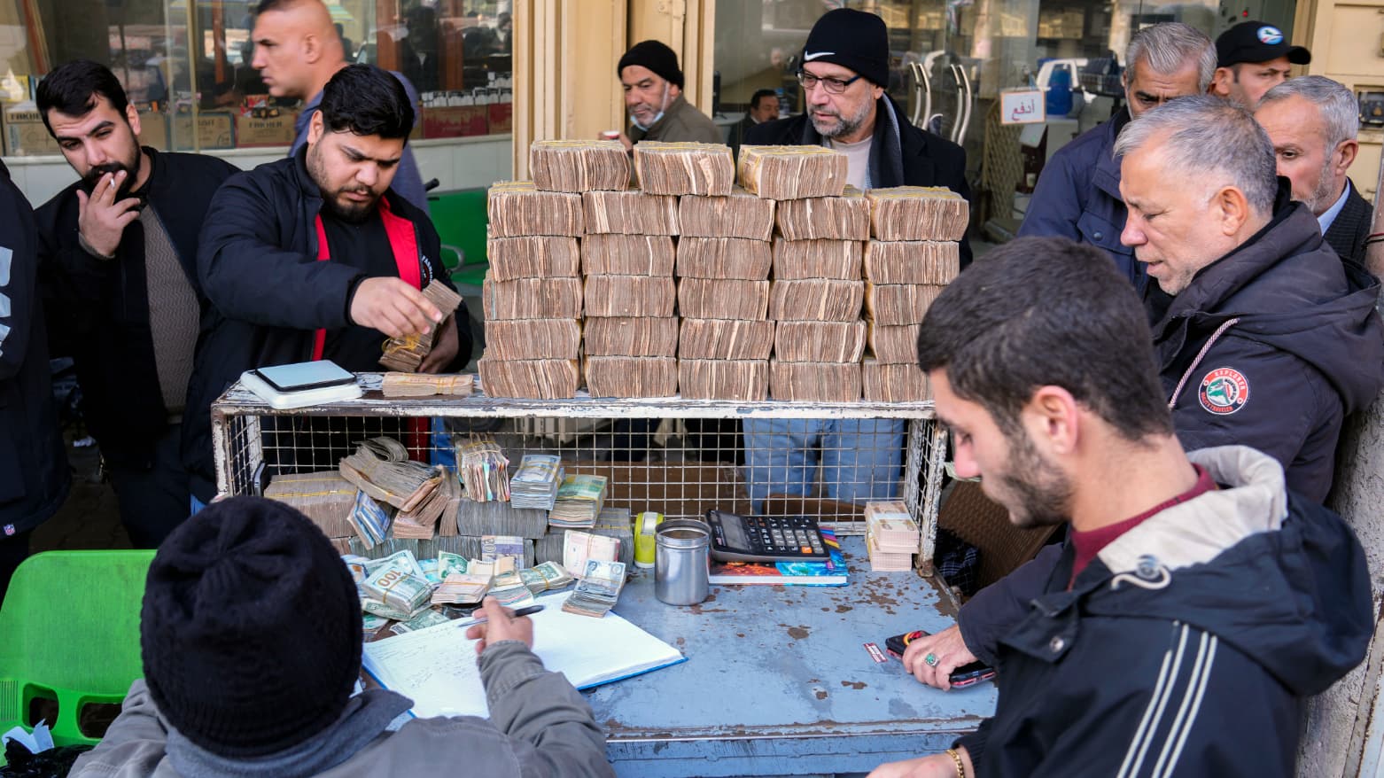 Dollar Climbs Against Iraqi Dinar as Baghdad Rate Tops 160,000